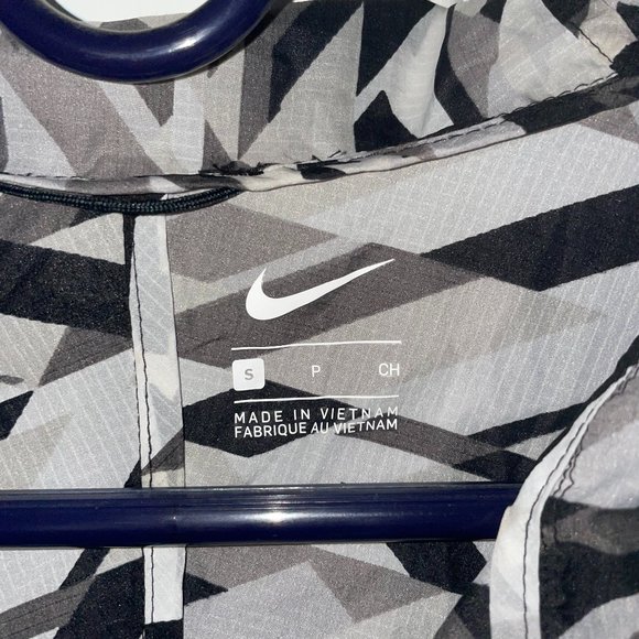 Nike Impossibly Light Running Jacket Small - Picture 2 of 3